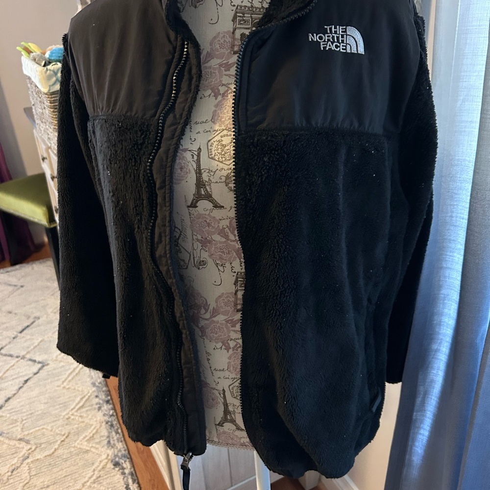 North face girls xl black fuzzy jacket